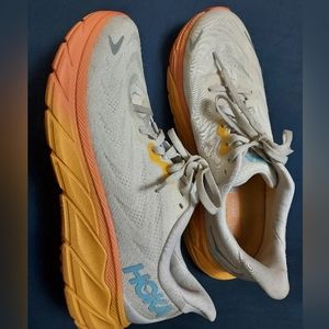 Hoka Arahi 6 women size 9.5 running shoe